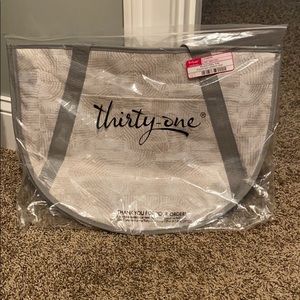 Thirty one round utility tote